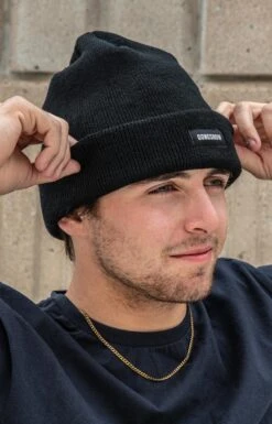 Gongshow Pre-Game Black Toque -Hockey Supremacy toqueslifestyle 2 555x 4c098b15 4198 4f4b 9d7f bd10e0b95b88